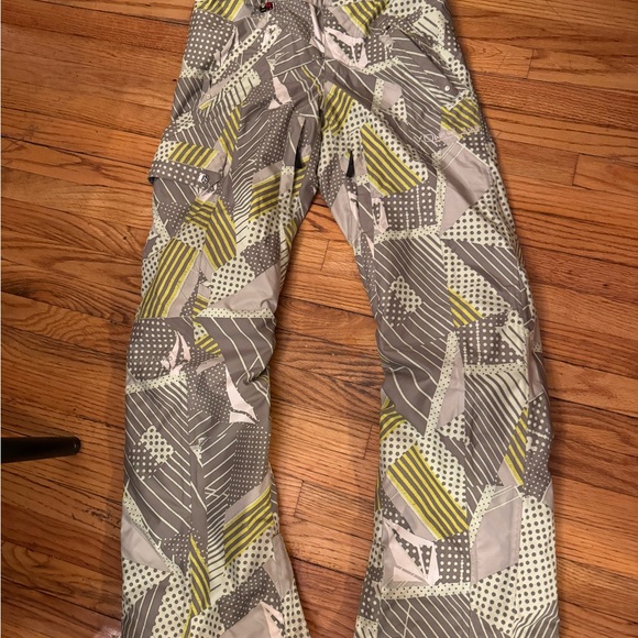 Volcom Gray ski pants size S with Logo in like new condition,high quality - Picture 2 of 11